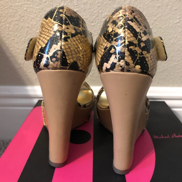 Michael Antonio Patent Leather Snakeskin Wedge - Picture 3 of 4